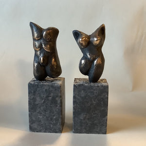 Bronce torsoer, mand og kvinde
