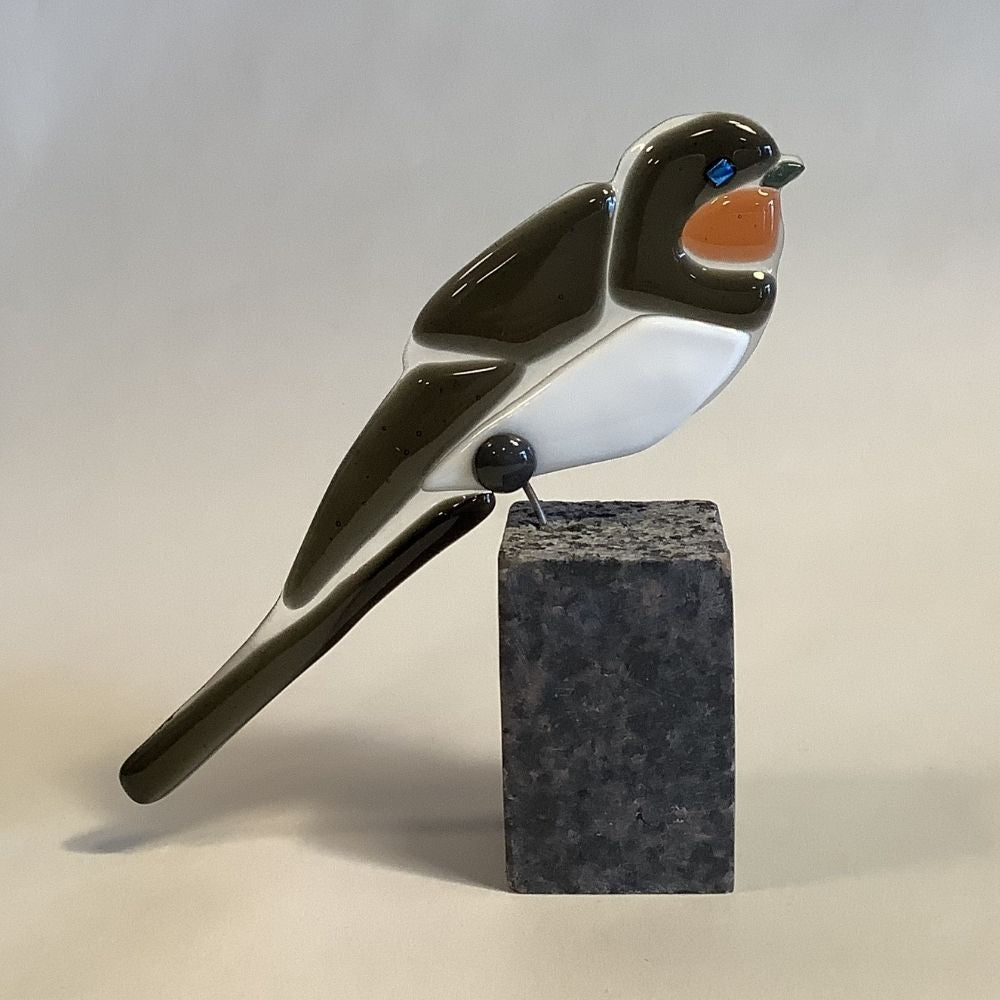 Svale. Glas og granit